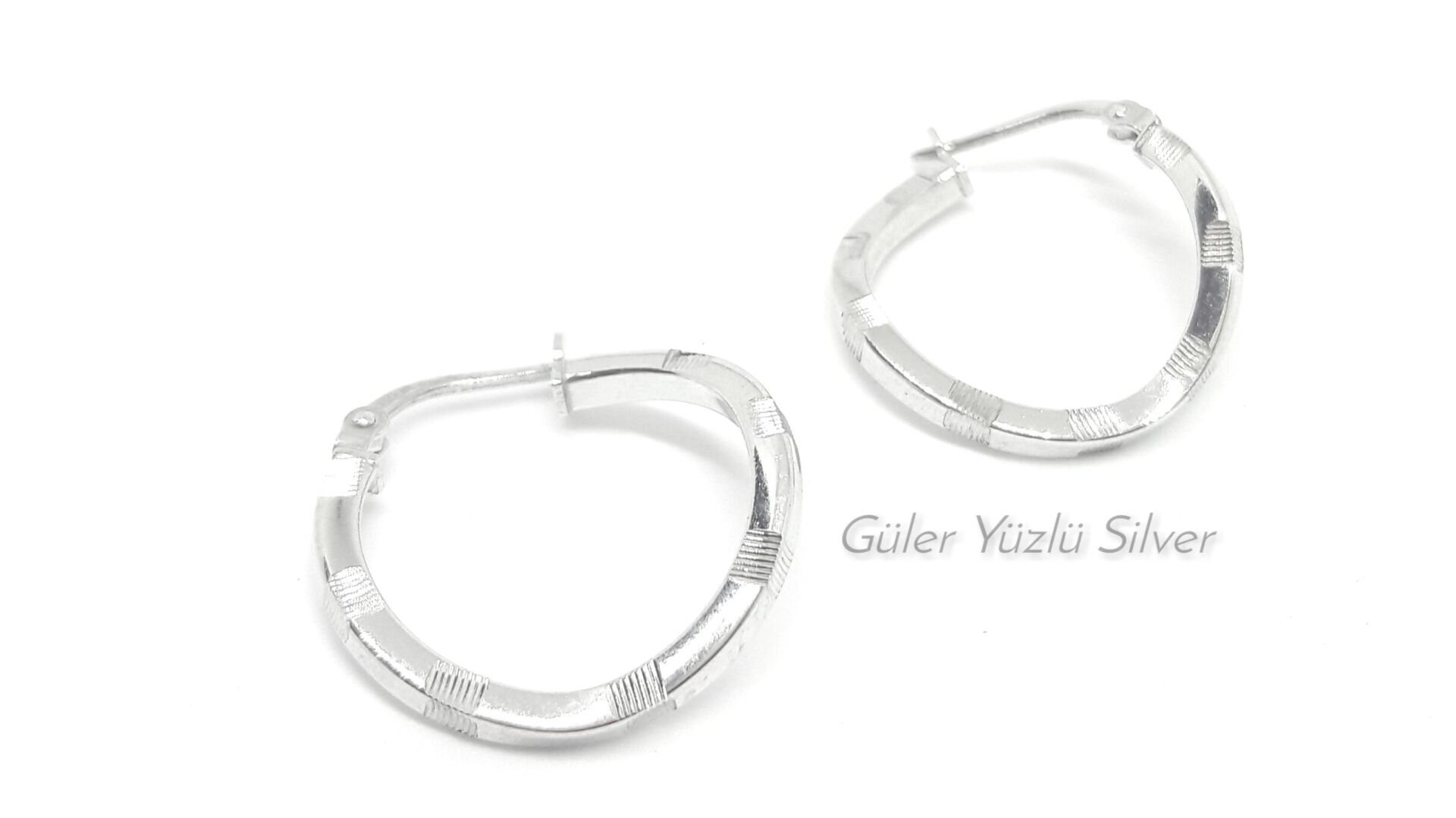 15 MM İTHAL DALGALI HALKA GÜMÜŞ KÜPE