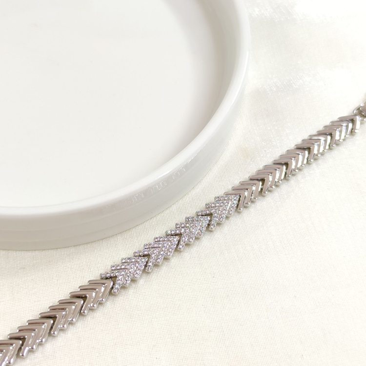 XUPING TAŞLI 7 MM BALIK SIRTI BİLEKLİK BEYAZ 17+3 CM