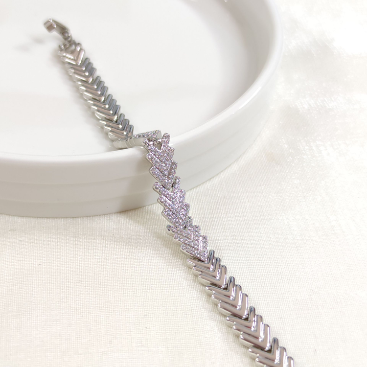 XUPING TAŞLI 7 MM BALIK SIRTI BİLEKLİK BEYAZ 17+3 CM